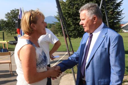 PRVI ŠOLSKI DAN BEGUNJE 01 FOTO LJUBO VUKELIČ